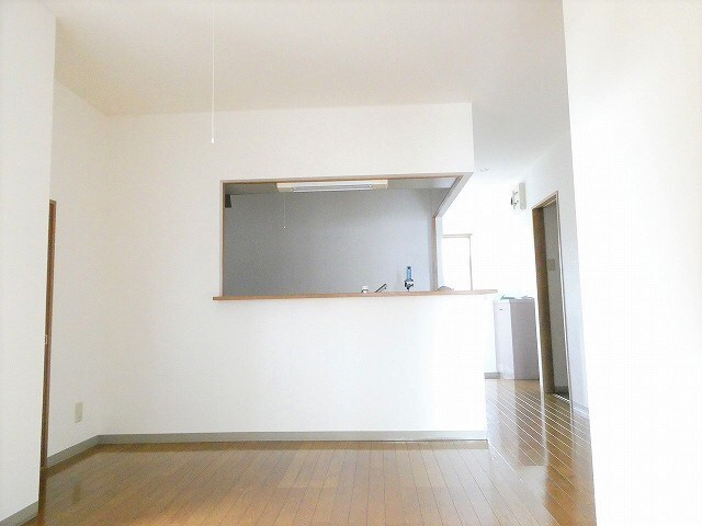 ※別部屋参考写真です。 小根山ビル