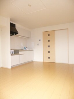 写真は別号室です