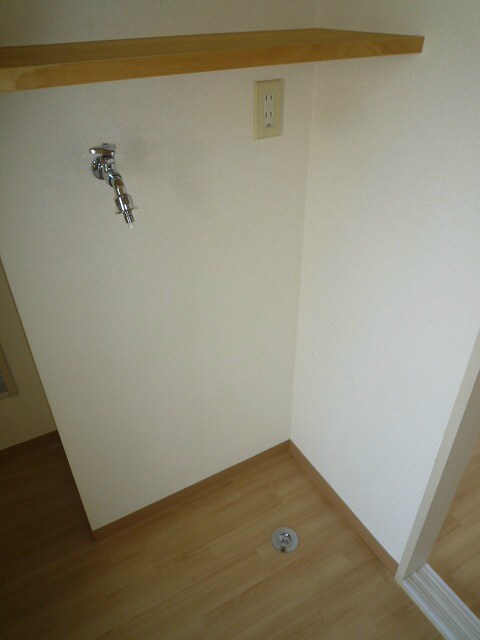 ※写真は201号室のお部屋です。 ロワール箱清水
