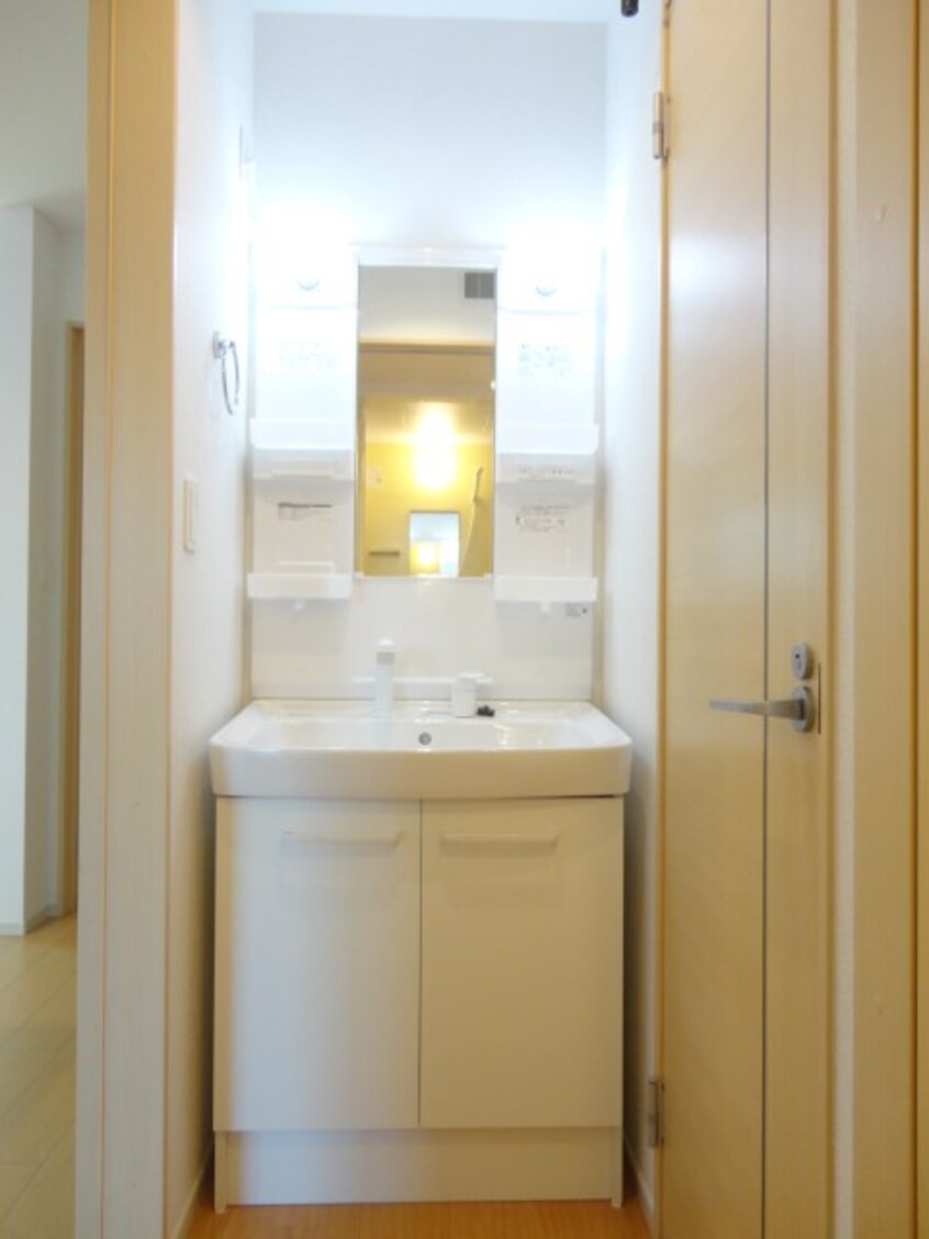 写真は103号室です（参考） ラピタス