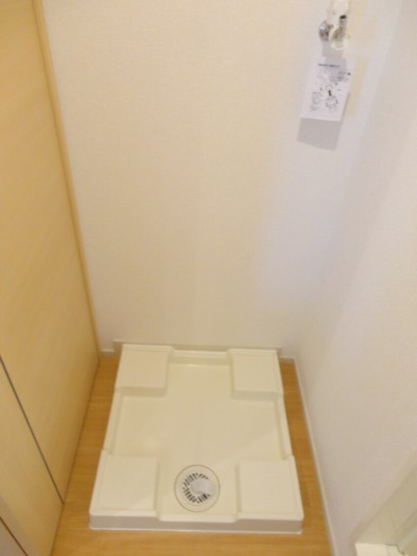 洗濯機置き場 写真は103号室です（参考） ラピタス