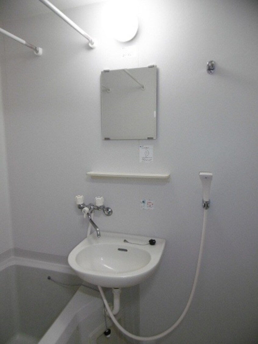 2点ユニット　風呂場内　※写真は201号室のお部屋です。 ベルメゾンさしでII