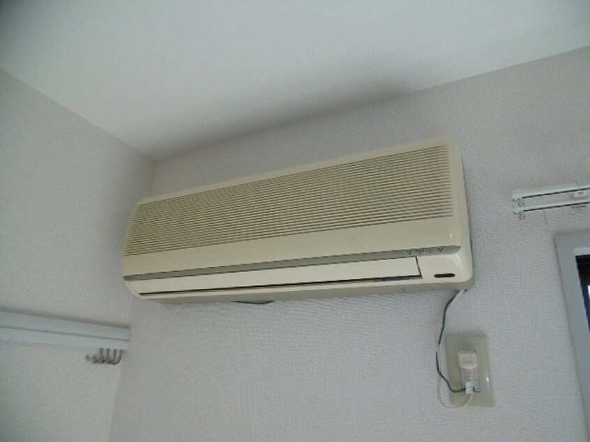 冷暖エアコン　※写真は201号室のお部屋です。 ベルメゾンさしでII