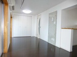 ※写真は　305号室（反転）