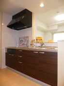 写真は205号室です サミット栗田中央