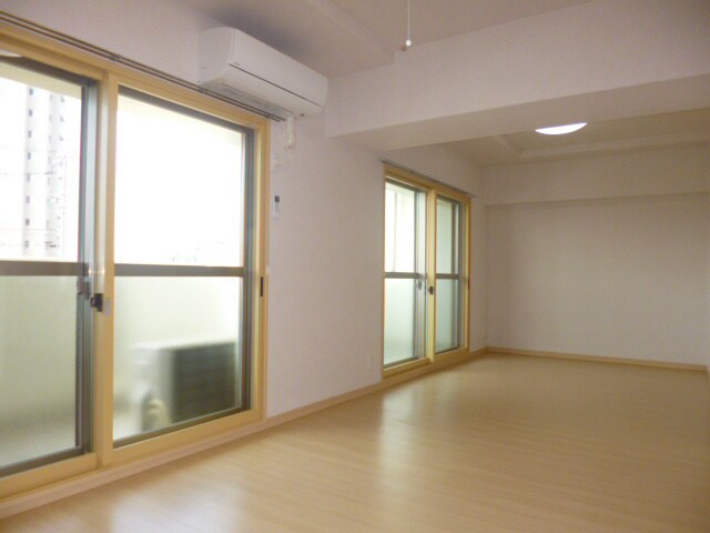 写真は205号室です サミット栗田中央