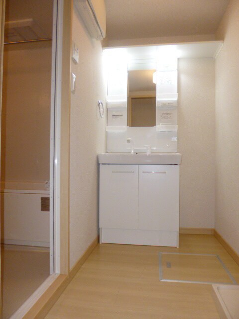 写真は205号室です サミット栗田中央