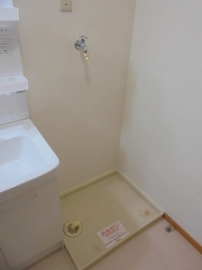 洗濯機置き場　写真は203号室です（参考） パストラル２１