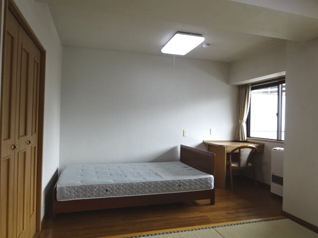 写真は203号室です。（参考） グランディオーゼナガノ