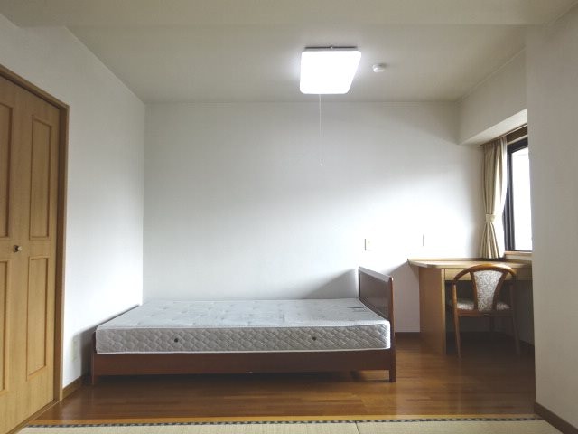 写真は203号室です。（参考） グランディオーゼナガノ