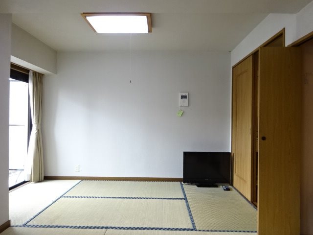 写真は203号室です。（参考） グランディオーゼナガノ