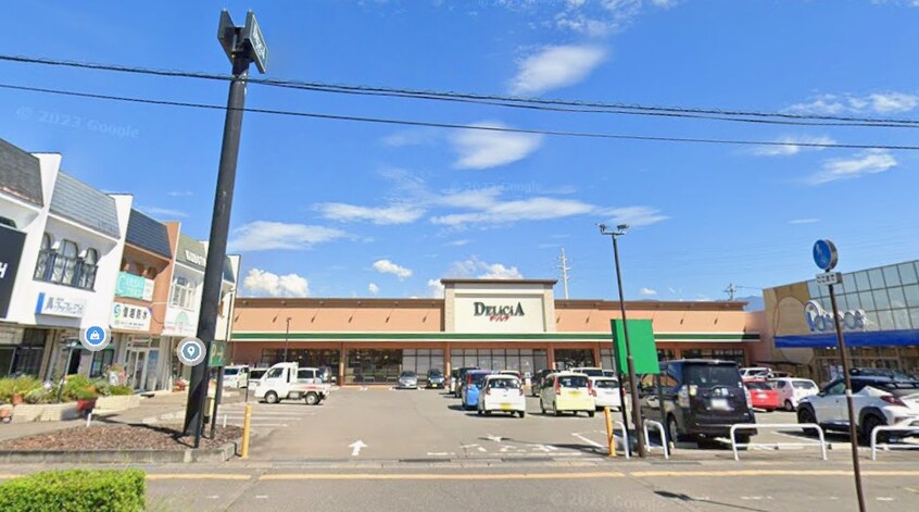 デリシア 吉田店(スーパー)まで1408m フレグランスアヤ