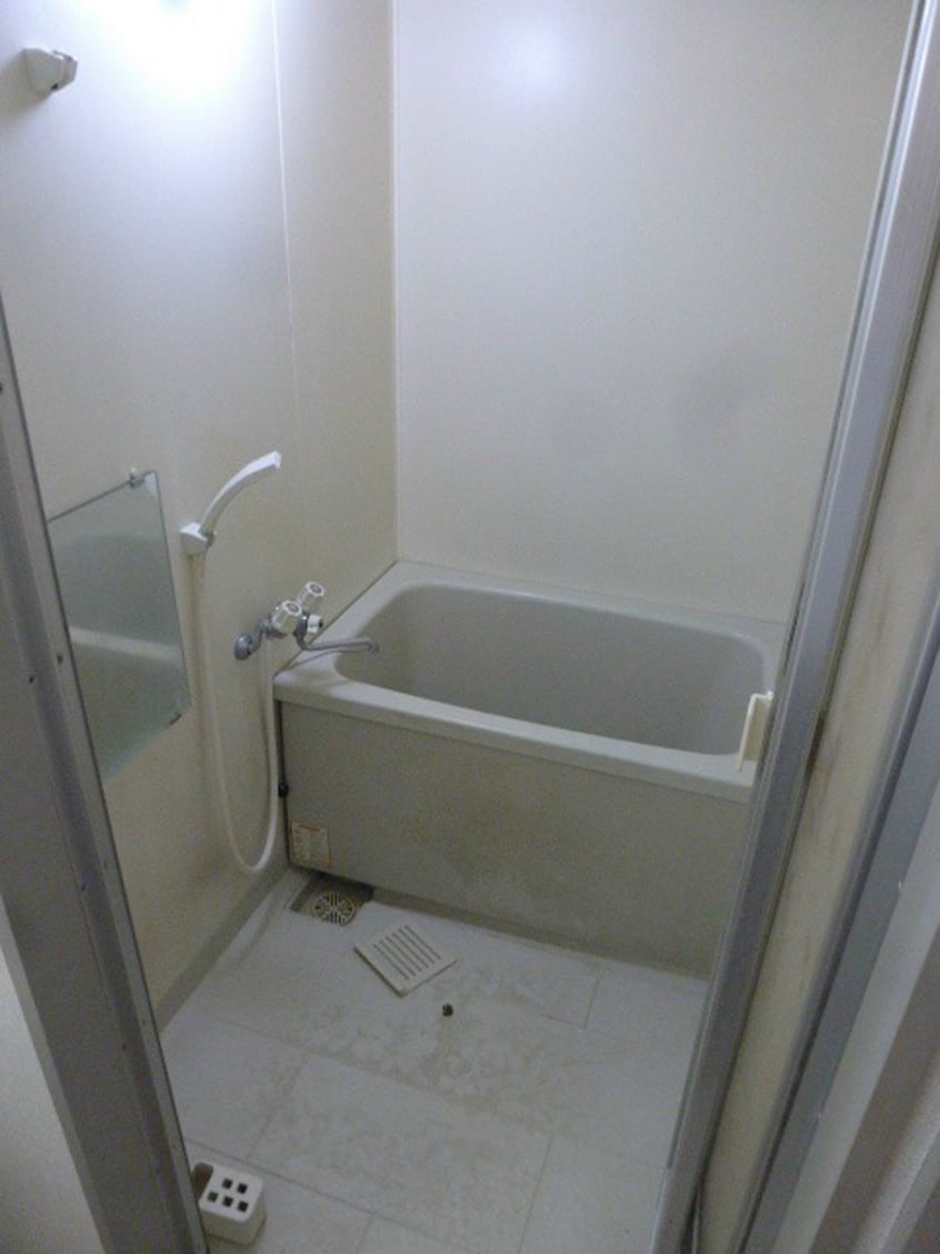 写真は105号室です。 プランタン若里I