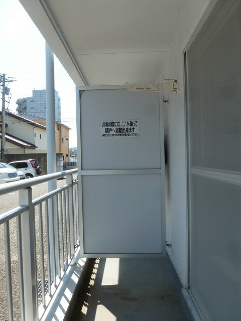 写真は105号室です。 プランタン若里I