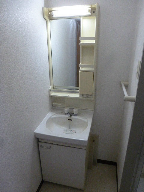 写真は105号室です。 プランタン若里I