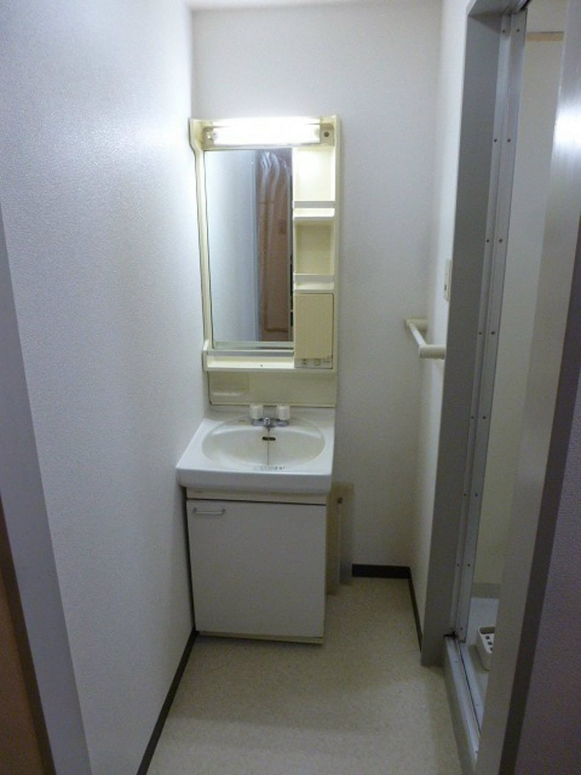 写真は105号室です。 プランタン若里I