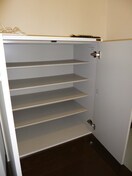 シューズボックス　　　※写真は5-C号室です。ご参考下さい。 ルミエールＭＫ