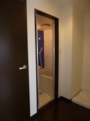 脱衣場　　　※写真は5-C号室です。ご参考下さい。 ルミエールＭＫ