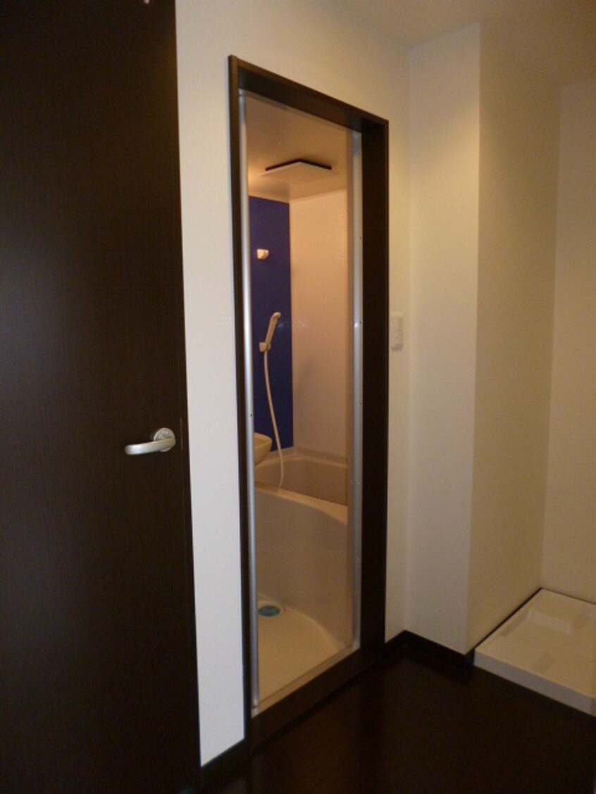 脱衣場　　　※写真は5-C号室です。ご参考下さい。 ルミエールＭＫ