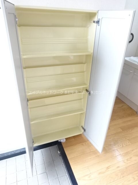 写真は102号室です（参考） カレッジハイツ三輪