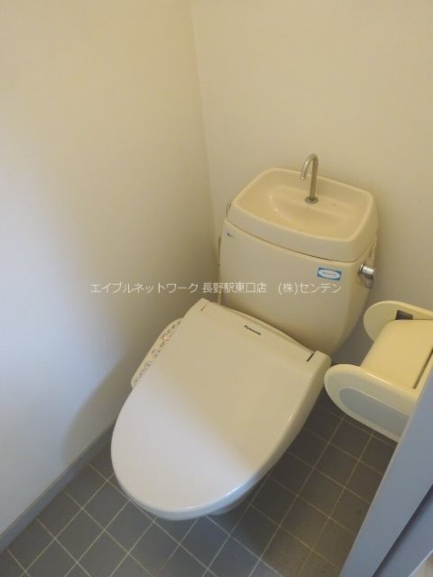 写真は102号室です（参考） カレッジハイツ三輪