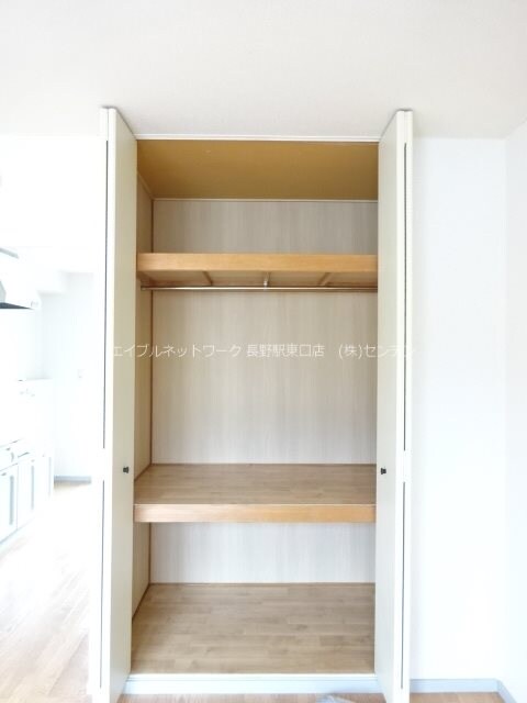 写真は102号室です（参考） カレッジハイツ三輪