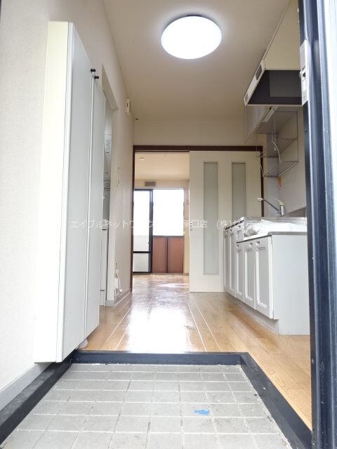 写真は102号室です（参考） カレッジハイツ三輪