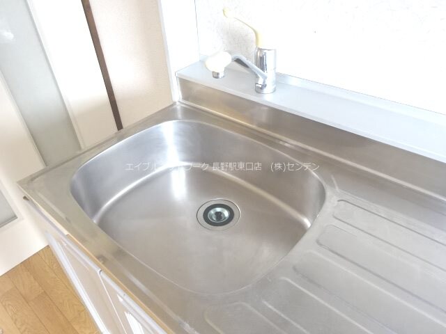 写真は102号室です（参考） カレッジハイツ三輪