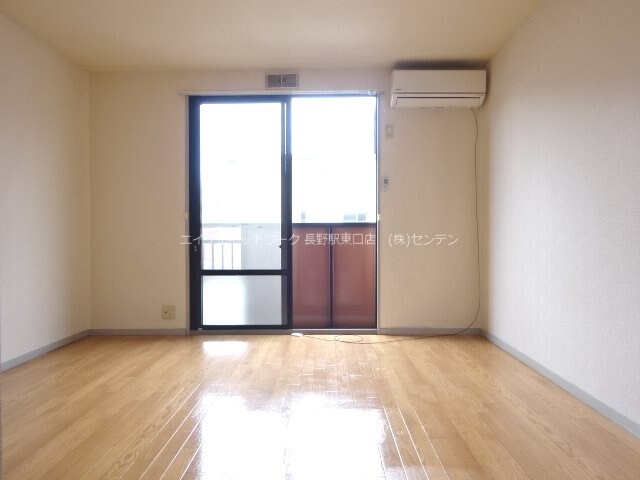 写真は102号室です（参考） カレッジハイツ三輪