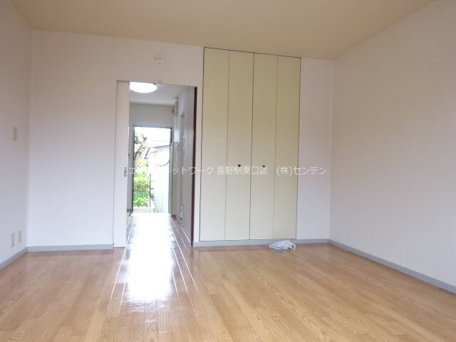 写真は102号室です（参考） カレッジハイツ三輪