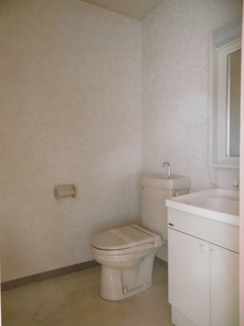 トイレ・洗面化粧台　　　※写真は303号室です。ご参考下さい ピュア本郷