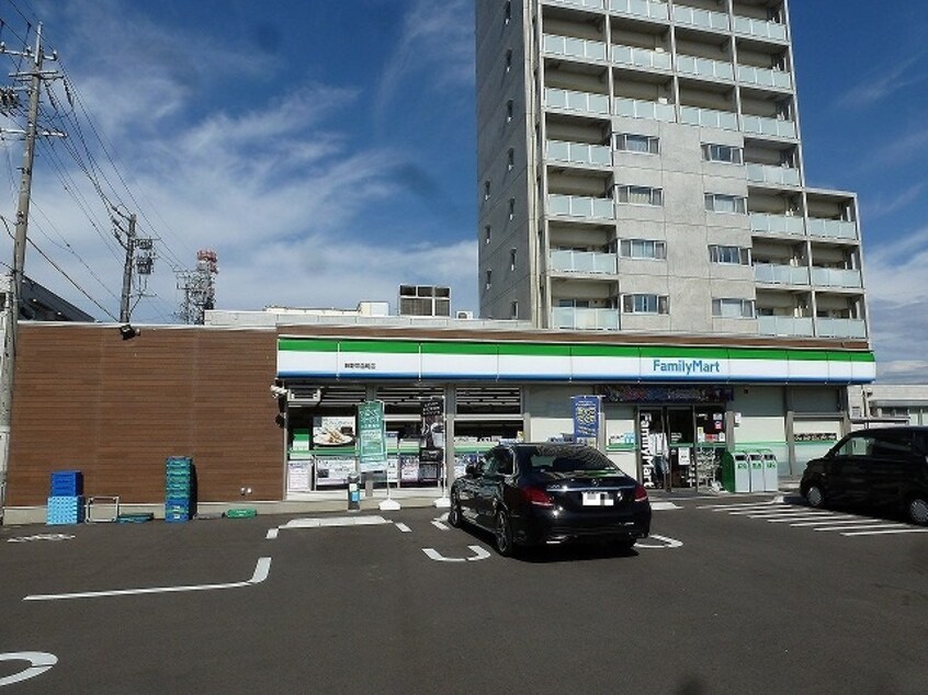 ﾌｧﾐﾘｰﾏｰﾄ 長野早苗町店(コンビニ)まで288m つるがハイツ