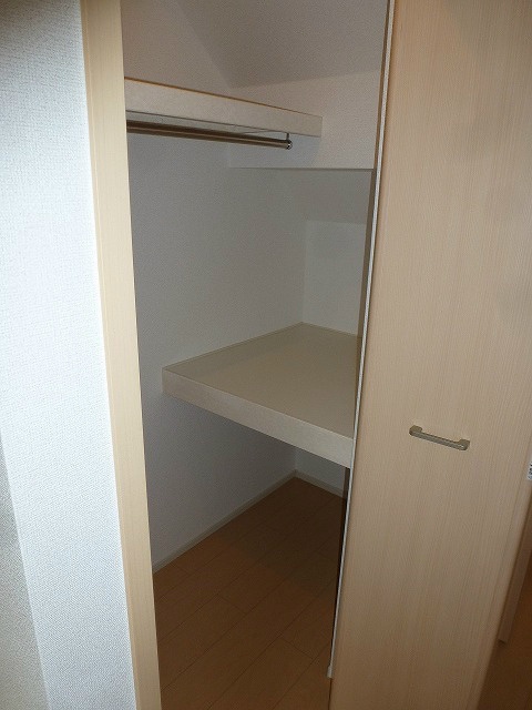 105号室のお部屋です タッセル