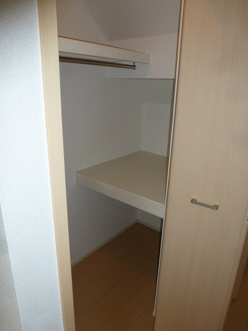 105号室のお部屋です タッセル