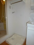 洗濯機置き場　105号室のお部屋です タッセル