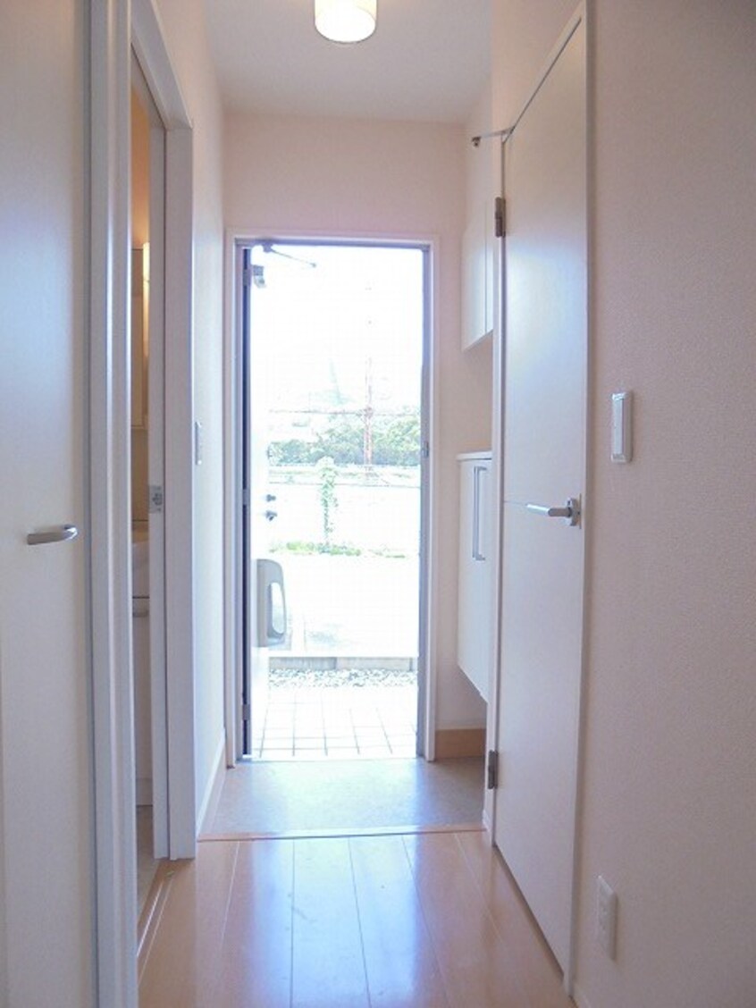 写真は101号室です（参考） メゾン・ド・ポミエ