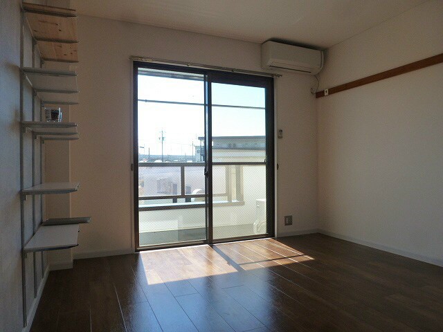 写真は202号室です（参考） カーサ・クリタ