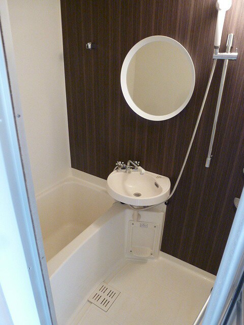 写真は202号室です（参考） カーサ・クリタ