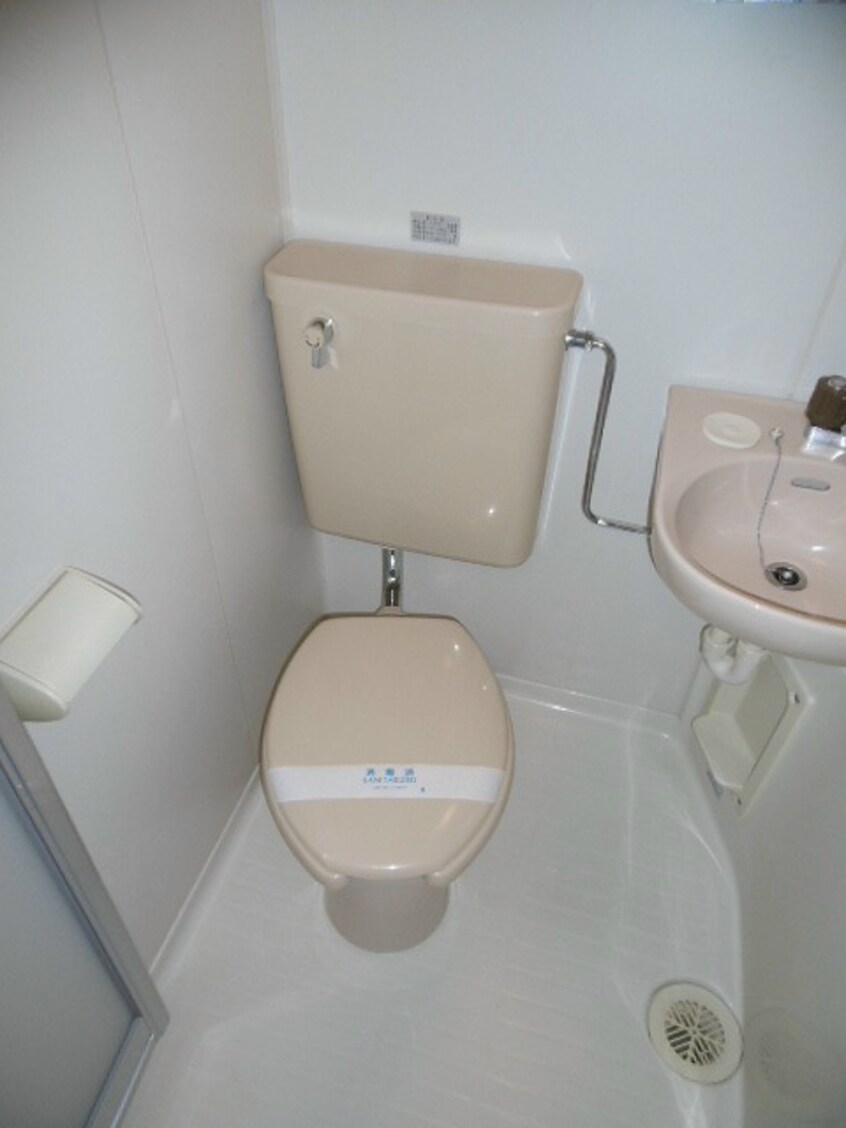 風呂場内　3点ユニット　写真は3-Ｅ号室です ＮＰハイツ