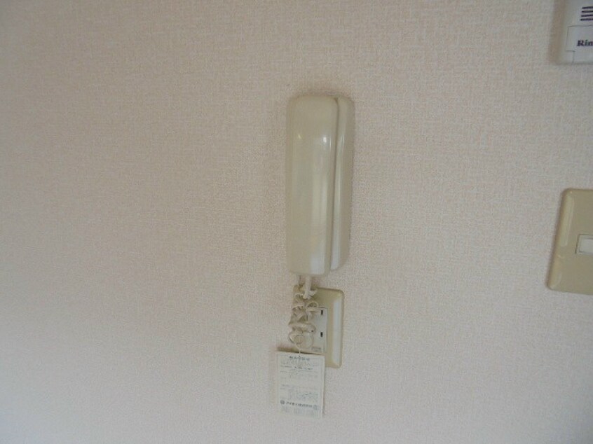 写真は102号室です（参考） 三才パレスA