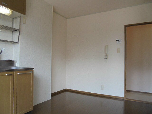 写真は102号室です（参考） 三才パレスA