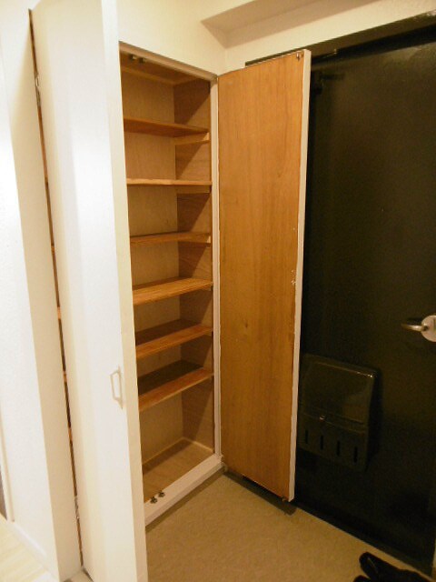 シューズボックス　※写真は408号室のお部屋です。 Astour（エストゥール）