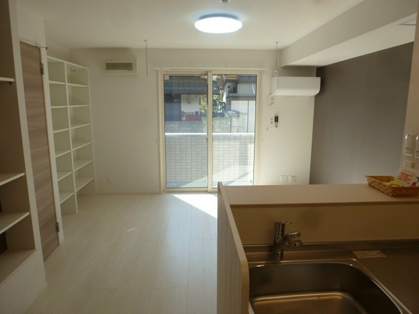 写真は102号室です（参照） クレストコート