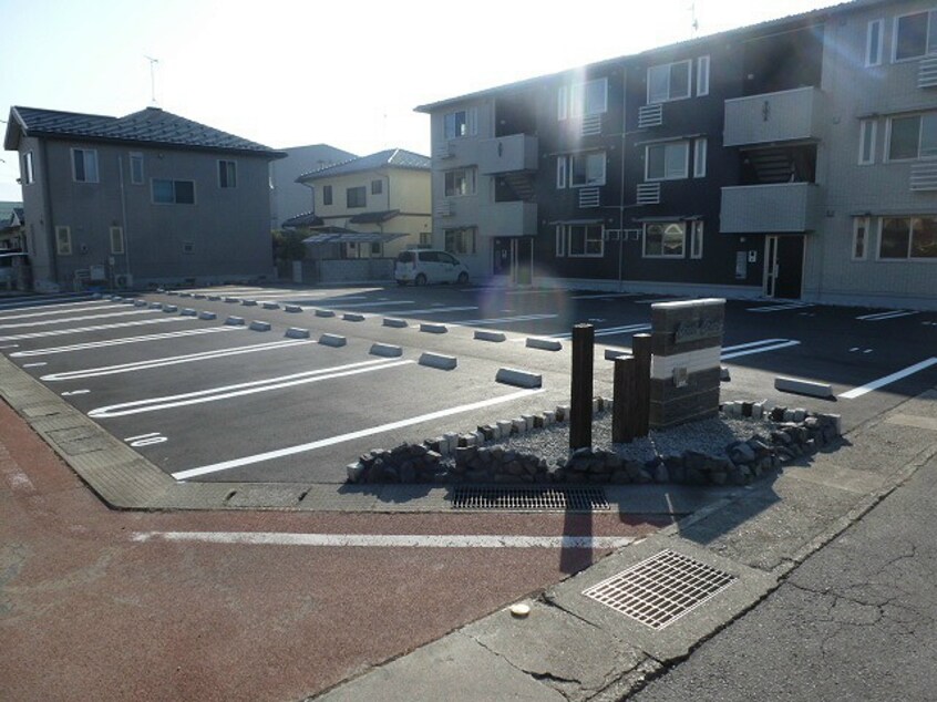 写真は102号室です（参照） クレストコート