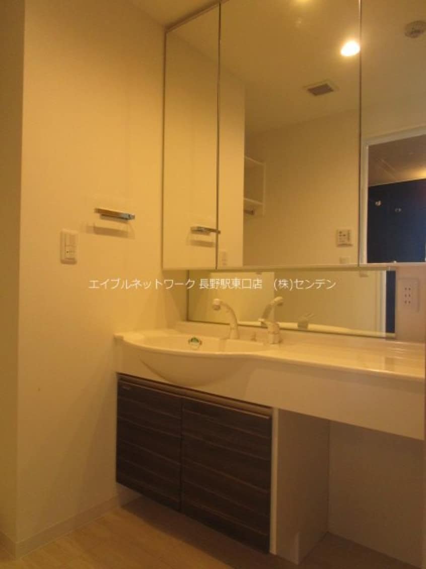  長野電鉄長野線/市役所前駅 徒歩9分 3階 築8年