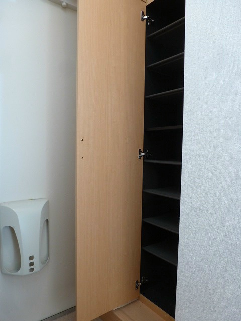  アネーロ　マリ