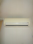 エアコン　　　※写真は101号室です（反転） クレドール三輪Ｗ棟