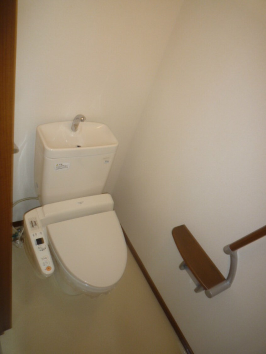 ※写真は101号室です（反転） クレドール三輪Ｗ棟