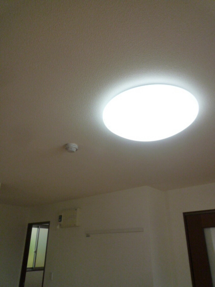 照明器具　　　※写真は101号室です（反転） クレドール三輪Ｗ棟