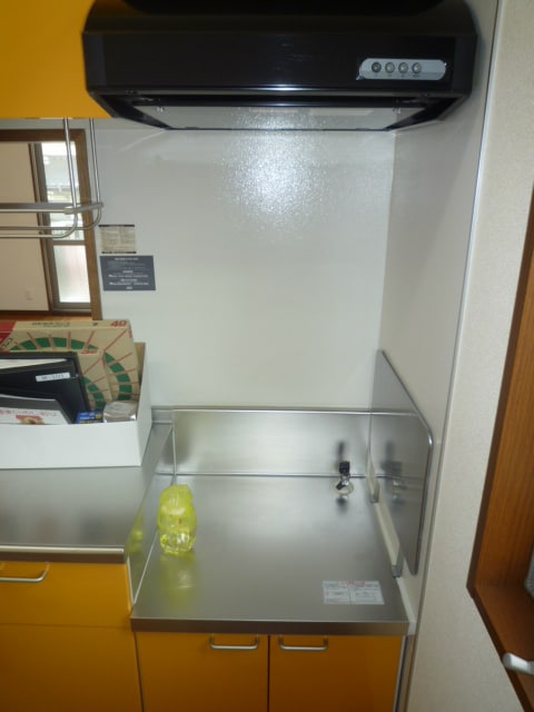 ガスコンロ設置可　　　※写真は101号室です（反転） クレドール三輪Ｗ棟
